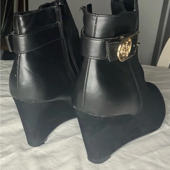 Elegant Black Ankle Boots - Picture 6 of 6